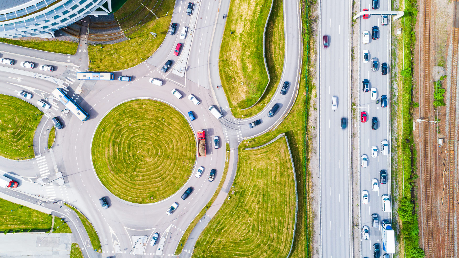 Fotograf: Mikael Svensson
Bildbyrå: Johnér Flygbild över bilköer i rusningstrafik i och kring rondell, Mölndal