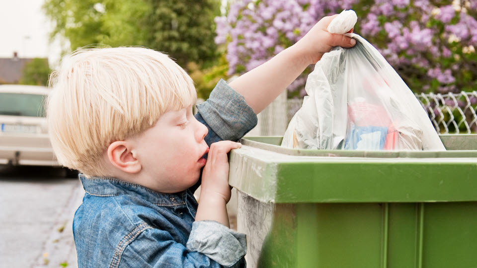 Fotograf: Lars Owesson
Bildbyrå: Johnér Pojke vid soptunna