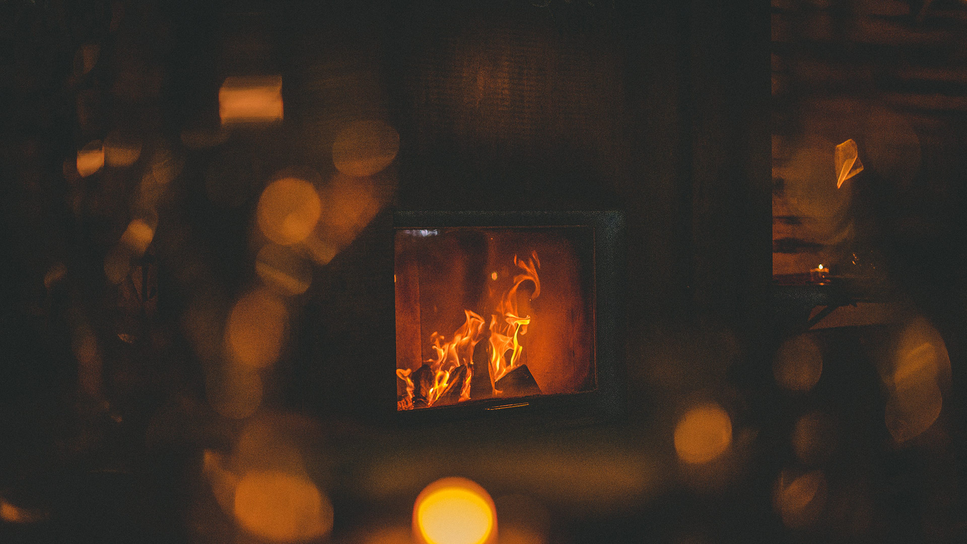 Fotograf: Ricardo Prosperi
Bildbyrå: unsplash.com Vedeldning i en kamin