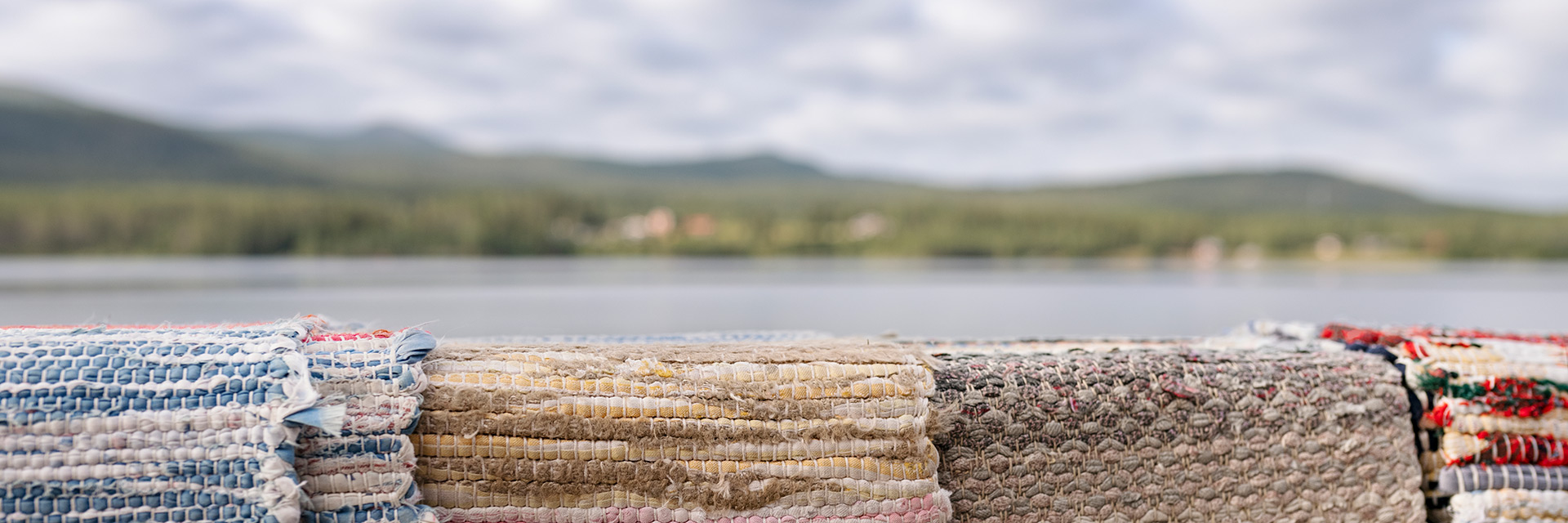 Fotograf: Jens Lindström
Bildbyrå: Johnér Trasmattor på vädring, Lofsdalen, Härjedalen