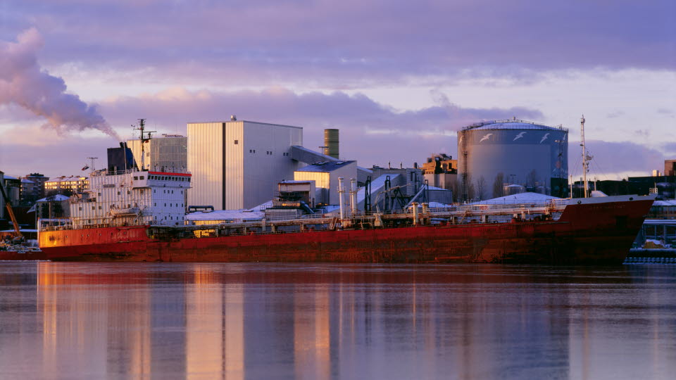 Photographer: Hans Geijer
Agency: Johnér Fartyg vid industriområde