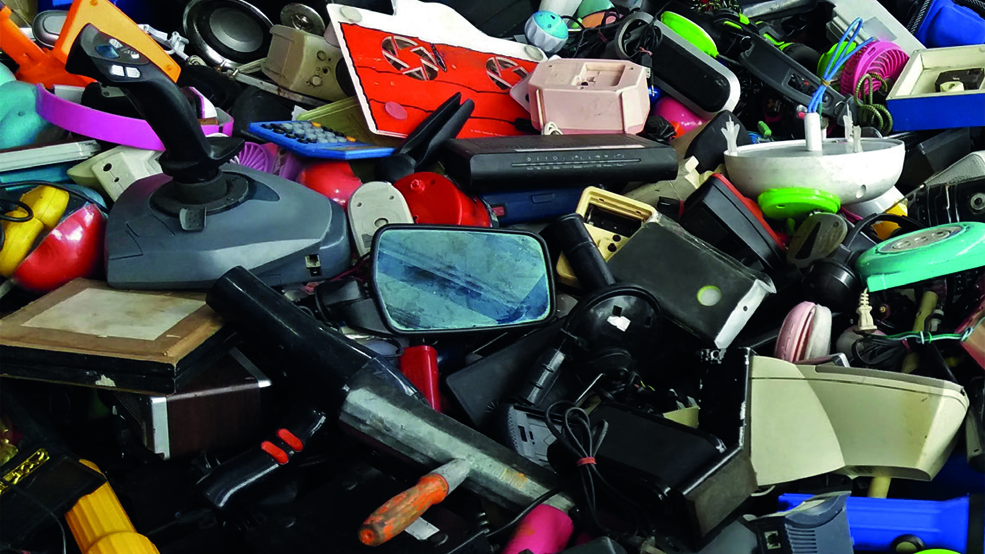 Fotograf: Shutterstock Avfall-plast-elektronik.