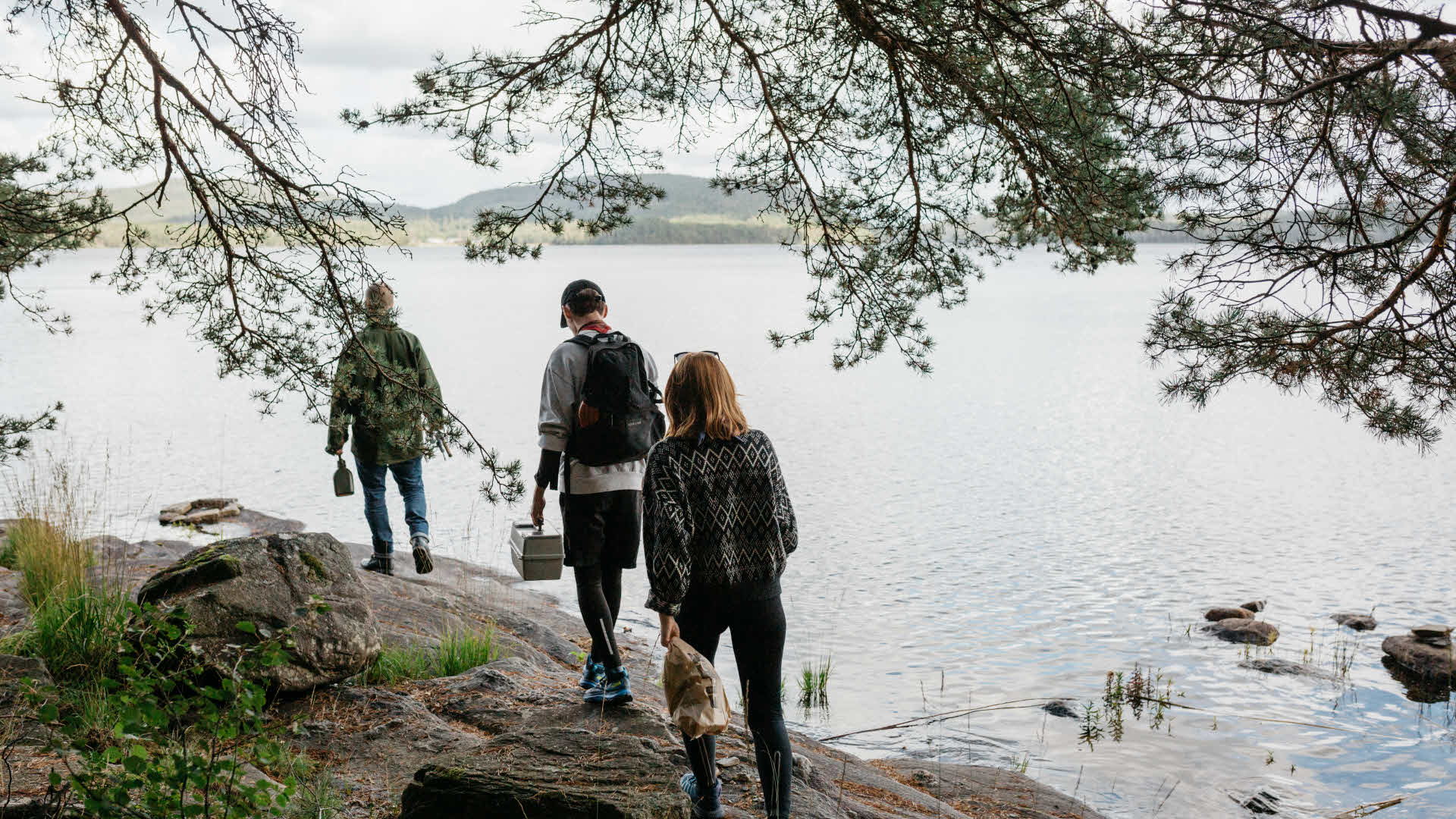 Fotograf: Amanda Falkman
Bildbyrå: Johnér Tre personer vid en sjö, Stora Horredssjön, Frillesås