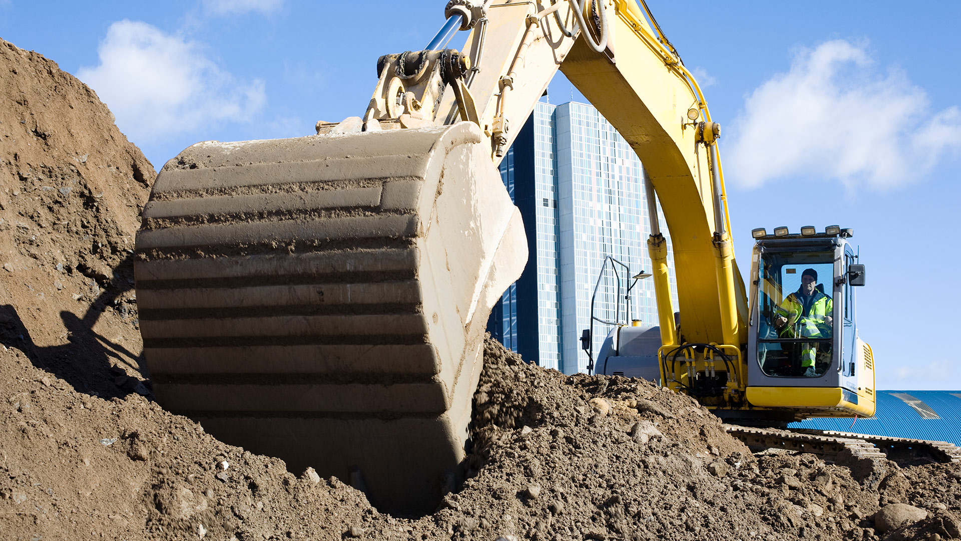Fotograf: Elliott
Bildbyrå: Johner Grävskopa gräver i jordhög