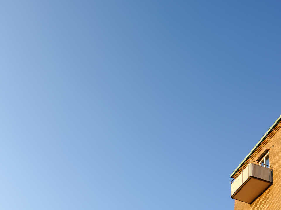 Fotograf: Mikael Svensson
Bildbyrå: Johnér Balkong på våningshus mot blå himmel, Göteborg
