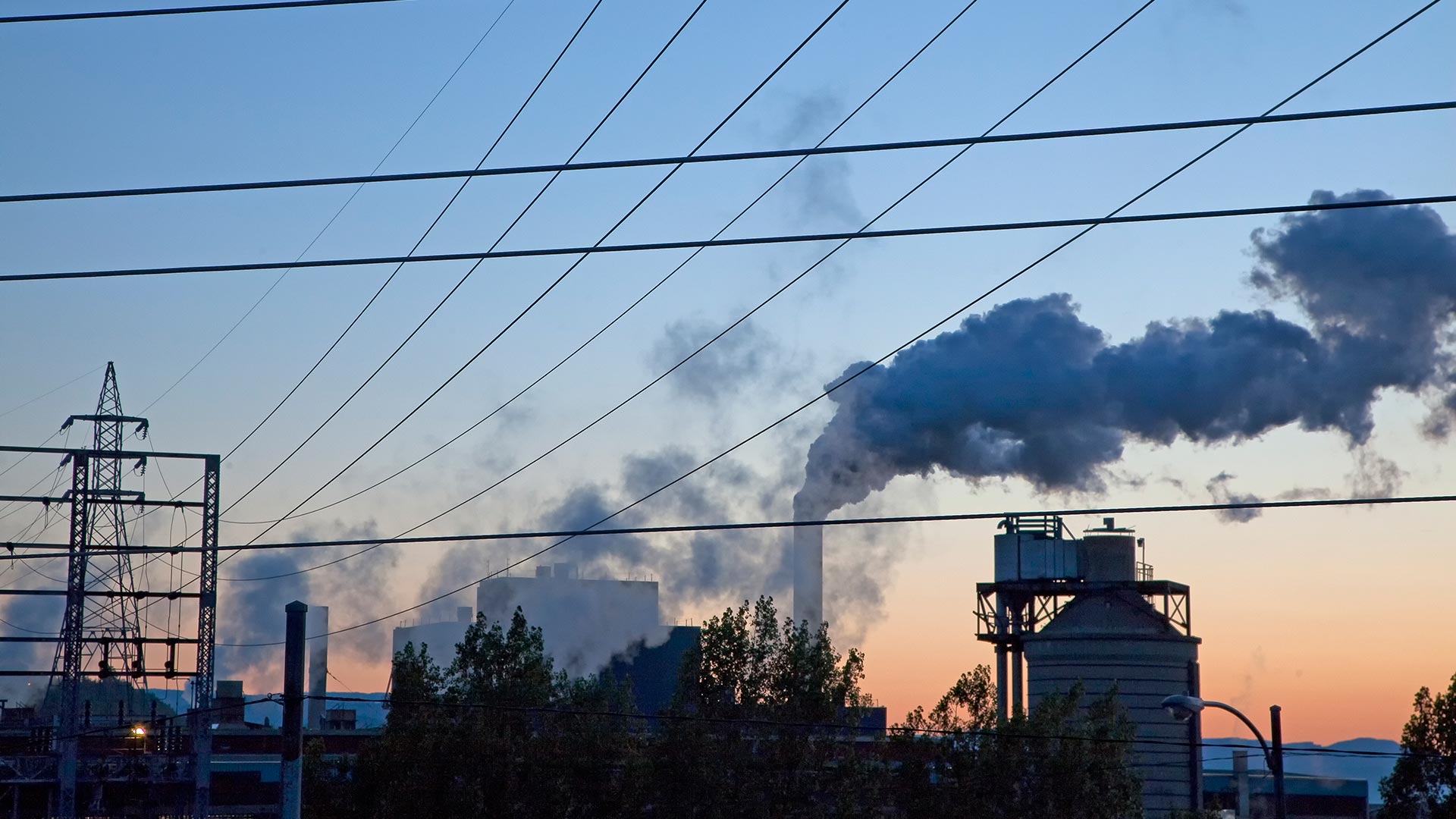 Photographer: Caia Image
Agency: Johnér Rök från industri och elledningar