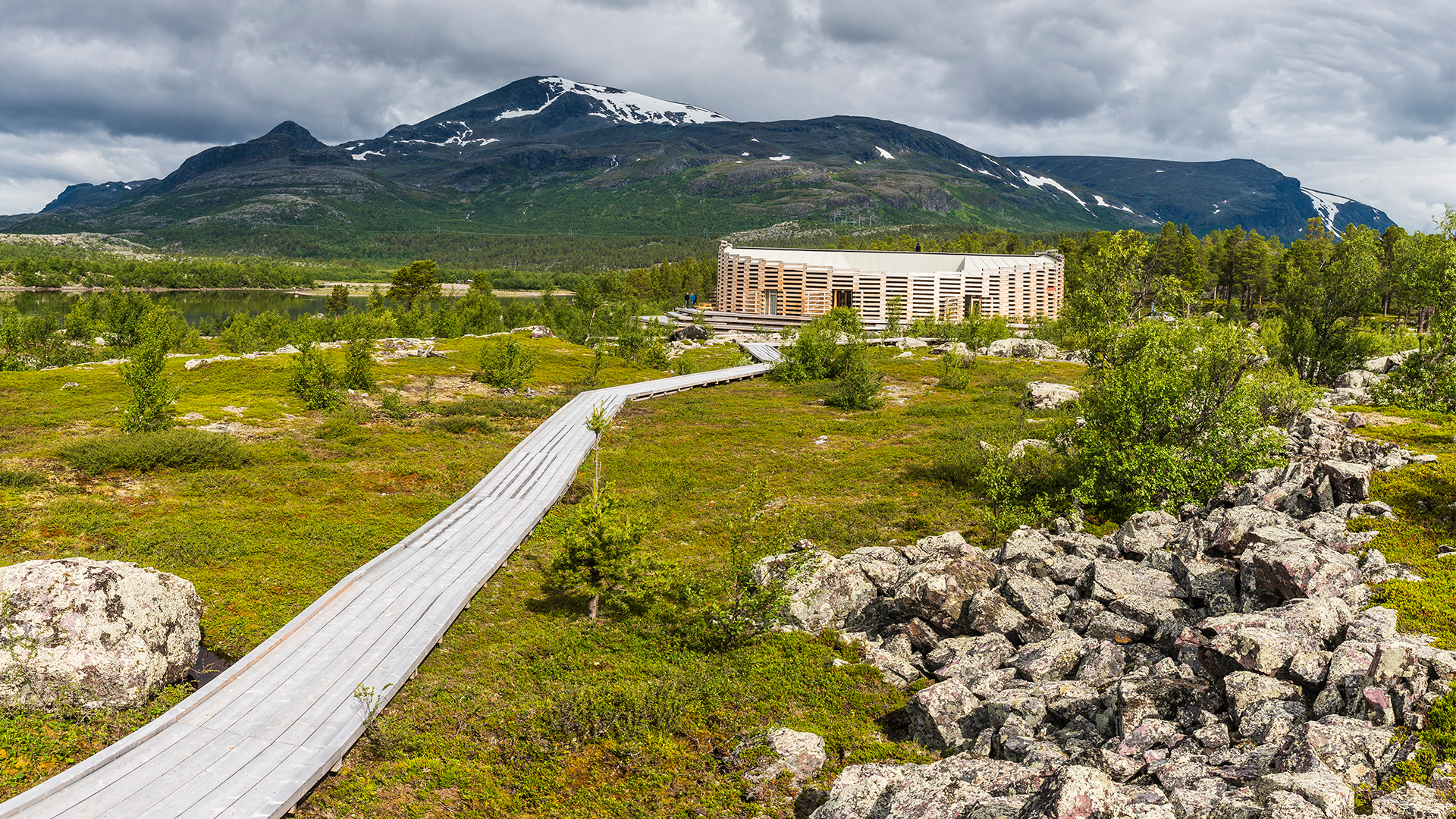 Fotograf: Mikael Svensson
Bildbyrå: Johnér Spång leder till naturum Laponia, Stora Sjöfallets nationalpark, Lappland.