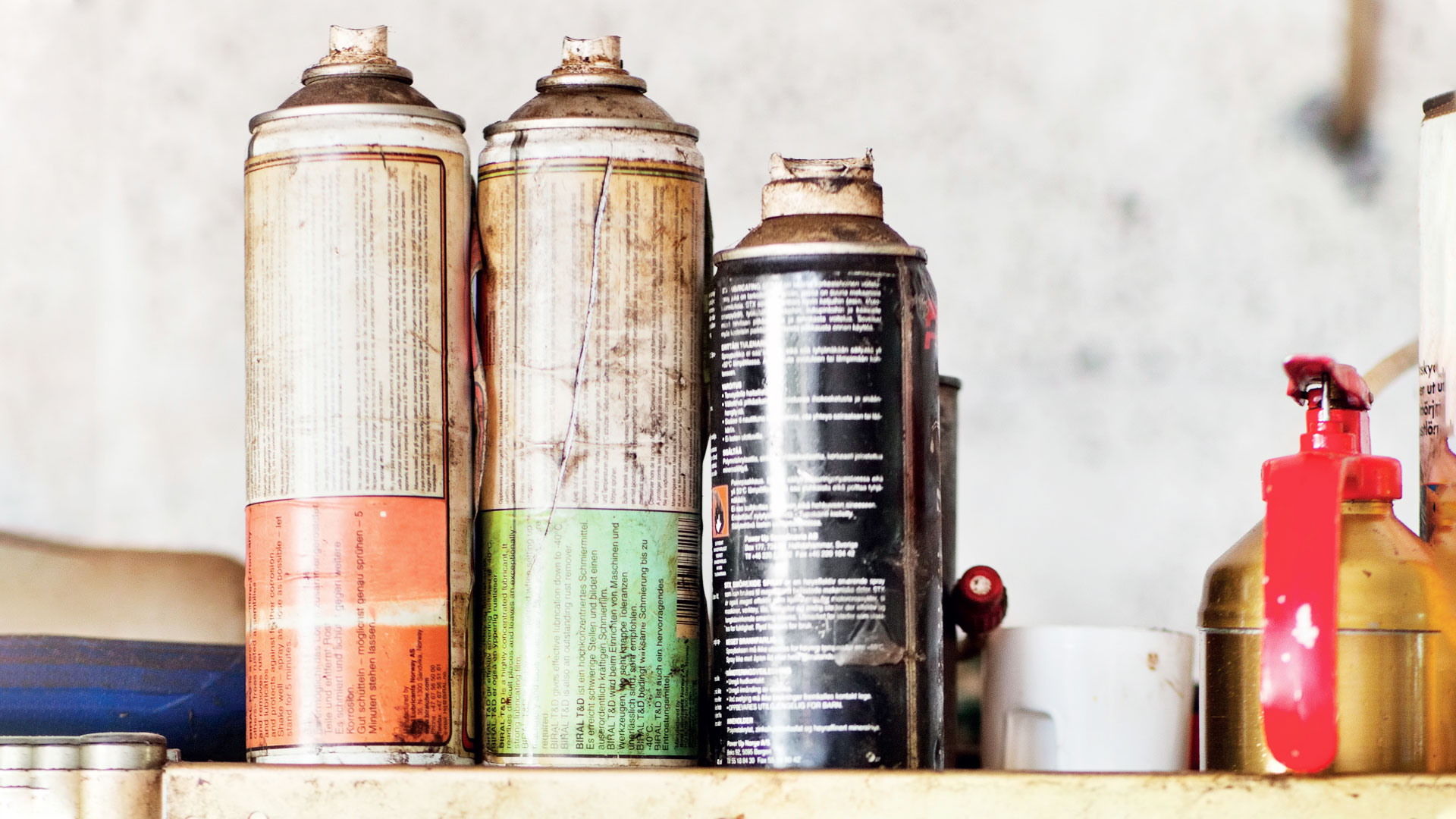 Sprayburkar farligt avfall.