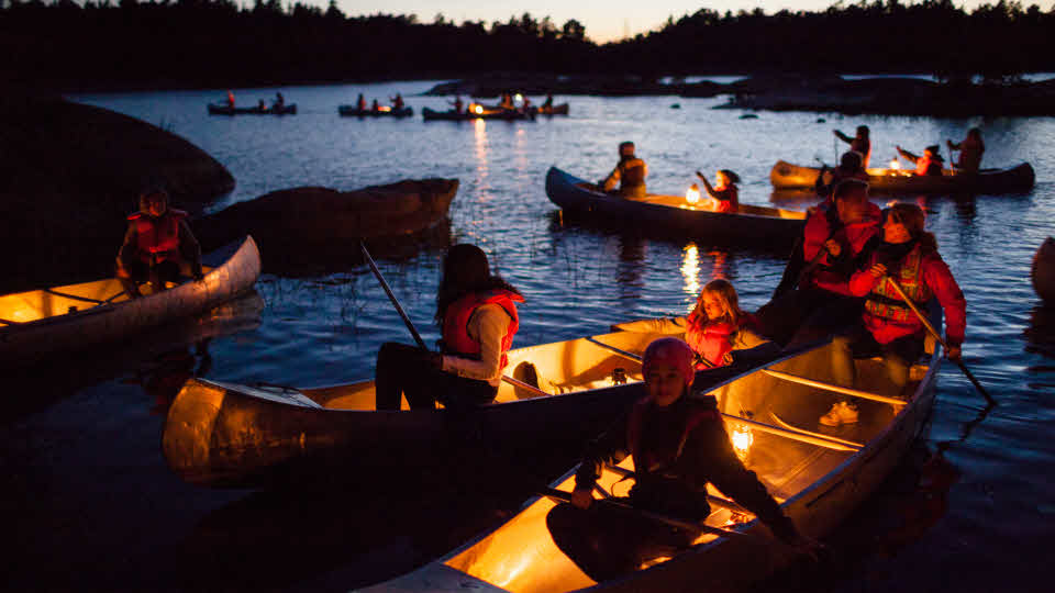 Kanoter i nattmörker, Vässarö Stockholms skärgård
